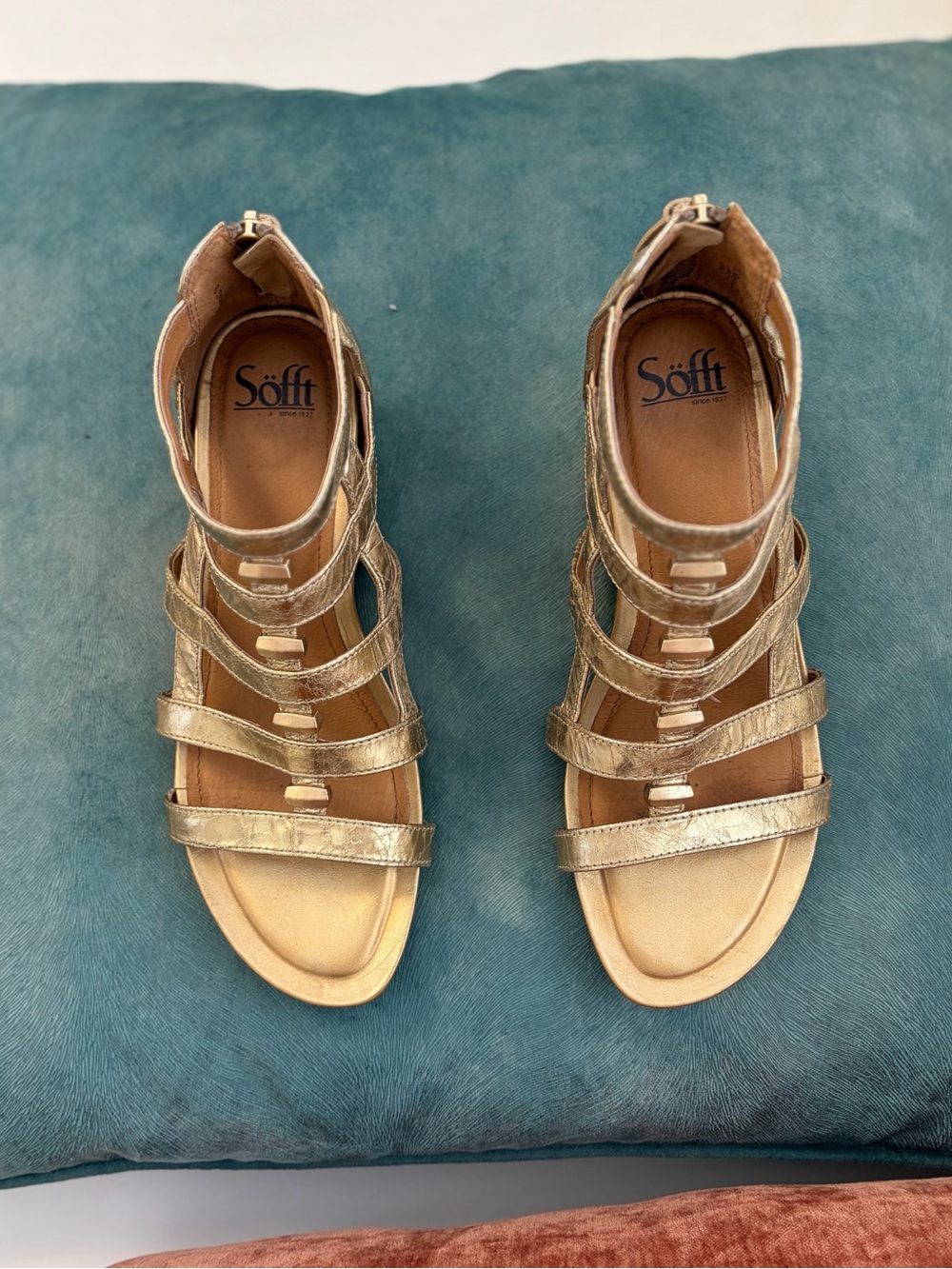 Sofft Metallic Gold Strappy Gladiator Sandals - Women 8.5